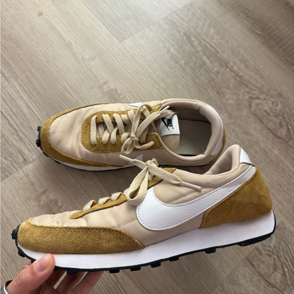 Nike Daybreak Sneakers Tan - Picture 2 of 4